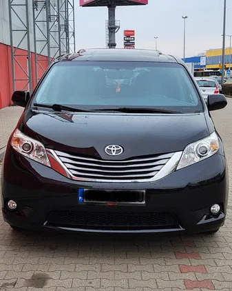 toyota ząbki Toyota Sienna cena 109000 przebieg: 170000, rok produkcji 2017 z Ząbki